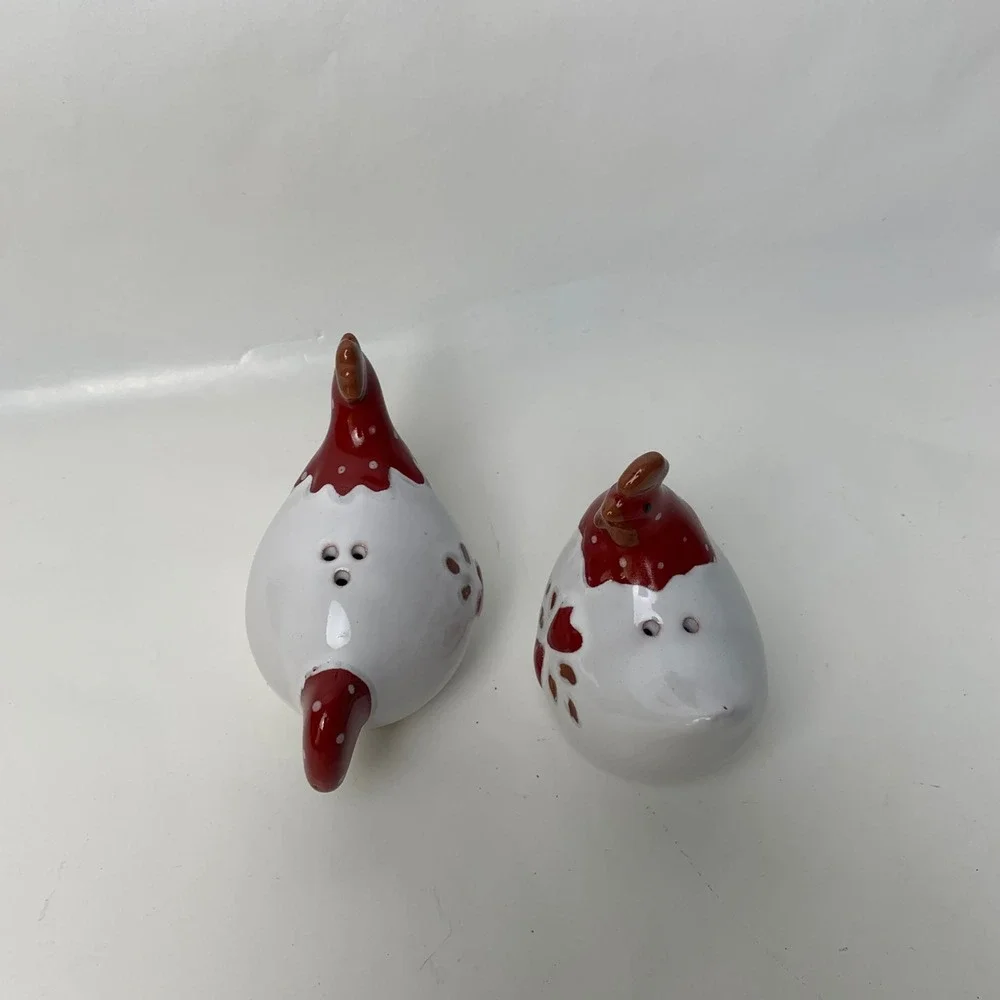 Vtg Style Ceramic Hen Salt and Pepper Shakers Red White Heart Farmhouse Decor